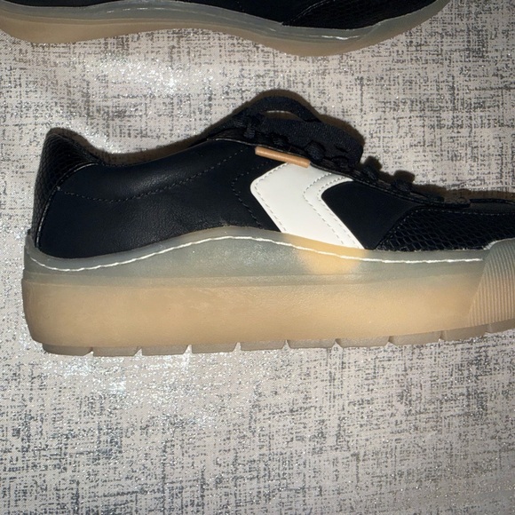 Dr. Scholl's Women's Time Off Win Platform Sneakers - Picture 9 of 16